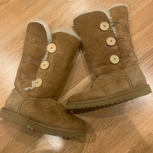 Ugg Bailey Button Triplet II Boots